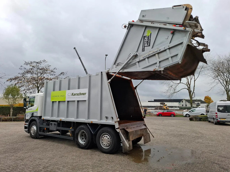 Scania P360 / RETARDER / ONLY:234640 KM / LENKACHSE / AIRCO / WORKING GARBAGE TRUCK / AUTOMATIC / EURO-5 / 2013 - Kamion mbeturinash: foto 4 Scania P360 / RETARDER / ONLY:234640 KM / LENKACHSE / AIRCO / WORKING GARBAGE TRUCK / AUTOMATIC / EURO-5 / 2013 - Kamion mbeturinash: foto 4