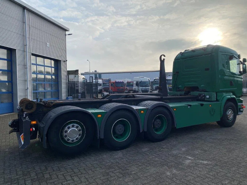 Scania R520 V8 / 8X4 / BIG AXLE / AJK HOOKLIFT 30TON / LIFT+LENKACHSE / NAVI / LEATHER / FULL-AIR / AUTOMATIC / EURO-6 / 2015 - Kamion vetëngarkues: foto 5 Scania R520 V8 / 8X4 / BIG AXLE / AJK HOOKLIFT 30TON / LIFT+LENKACHSE / NAVI / LEATHER / FULL-AIR / AUTOMATIC / EURO-6 / 2015 - Kamion vetëngarkues: foto 5
