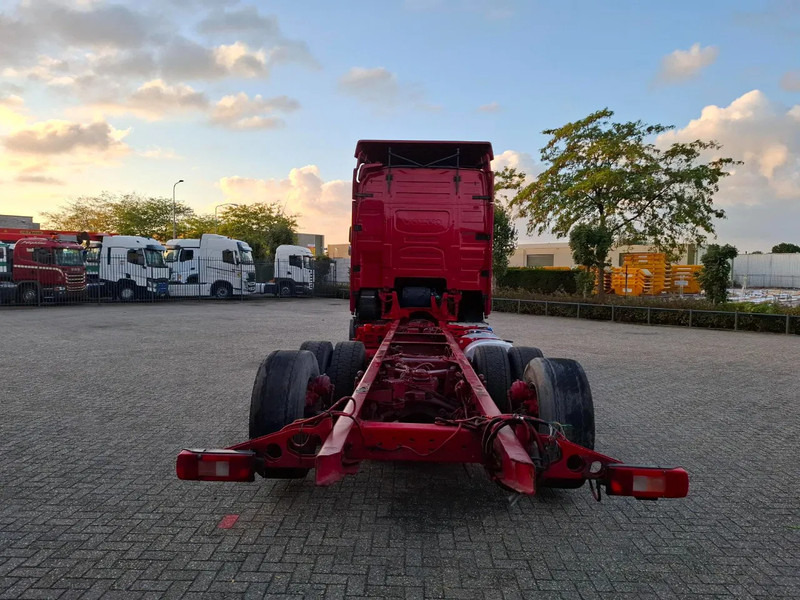 Volvo FH16-750 / BIG AXLE / VEB+ / ONLY:679711 KM / DYNAMIC STEERING / NAVI / LWDS / FULL-AIR / AUTOMATIC / EURO-6 / 2018 - Kamion kabinë-shasi: foto 4 Volvo FH16-750 / BIG AXLE / VEB+ / ONLY:679711 KM / DYNAMIC STEERING / NAVI / LWDS / FULL-AIR / AUTOMATIC / EURO-6 / 2018 - Kamion kabinë-shasi: foto 4