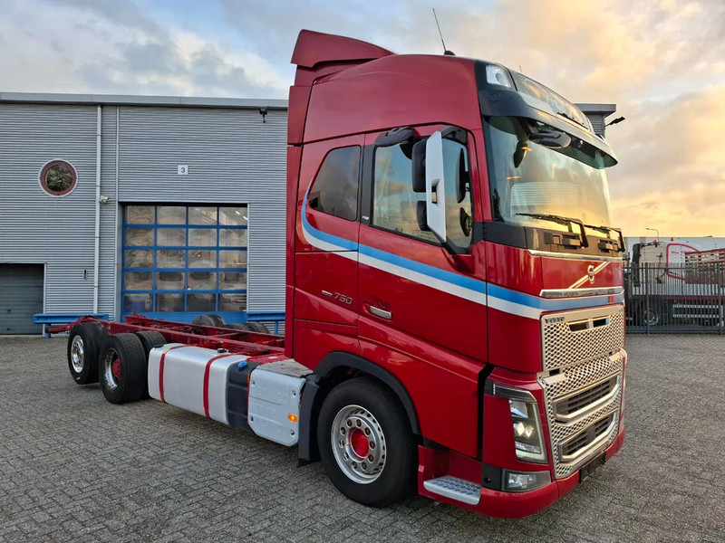 Volvo FH16-750 / BIG AXLE / VEB+ / ONLY:679711 KM / TECHNICAL 70TON / 9TON FRONT AXLE / INLINER / FULL-AIR / AUTOMATIC / EURO-6 / 2018 - Kamion kabinë-shasi: foto 2 Volvo FH16-750 / BIG AXLE / VEB+ / ONLY:679711 KM / TECHNICAL 70TON / 9TON FRONT AXLE / INLINER / FULL-AIR / AUTOMATIC / EURO-6 / 2018 - Kamion kabinë-shasi: foto 2