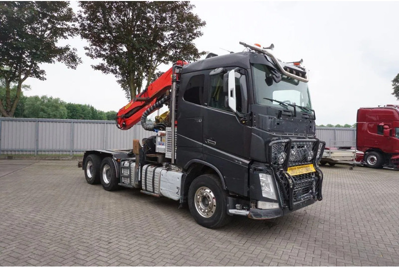Volvo FH16-750 / ENGINE RUNNING / 6x4 / RETARDER / BIG AXLE / VEB+ / PALFINGER FD250 / EURO-6 / 2016 - Kamion për transport druri, Kamion me vinç: foto 3 Volvo FH16-750 / ENGINE RUNNING / 6x4 / RETARDER / BIG AXLE / VEB+ / PALFINGER FD250 / EURO-6 / 2016 - Kamion për transport druri, Kamion me vinç: foto 3
