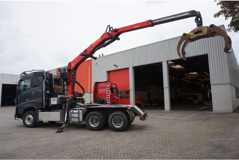 Volvo FH16-750 / ENGINE RUNNING / 6x4 / RETARDER / BIG AXLE / VEB+ / PALFINGER FD250 / EURO-6 / 2016 - Kamion për transport druri, Kamion me vinç: foto 5 Volvo FH16-750 / ENGINE RUNNING / 6x4 / RETARDER / BIG AXLE / VEB+ / PALFINGER FD250 / EURO-6 / 2016 - Kamion për transport druri, Kamion me vinç: foto 5