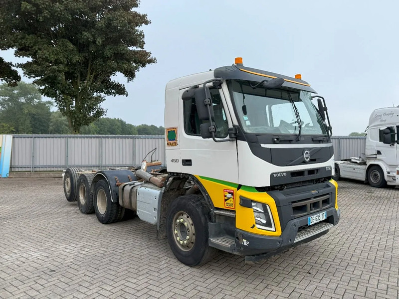 Volvo FMX 450 / ENGINE RUNNING / 8X4 / VEB / ONLY:260642 KM / PTO / LIFT+LENKACHSE / ALCOA / AUTOMATIC / EURO-6 / 2014 - Kamion kabinë-shasi: foto 2 Volvo FMX 450 / ENGINE RUNNING / 8X4 / VEB / ONLY:260642 KM / PTO / LIFT+LENKACHSE / ALCOA / AUTOMATIC / EURO-6 / 2014 - Kamion kabinë-shasi: foto 2