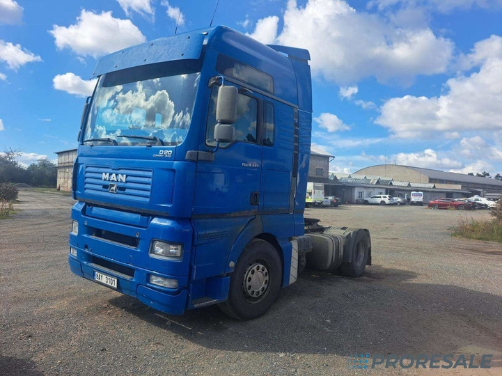 MAN TGA 18.440 4x2 BLS EURO 5 - Gjysmë-kamion: foto 2 MAN TGA 18.440 4x2 BLS EURO 5 - Gjysmë-kamion: foto 2