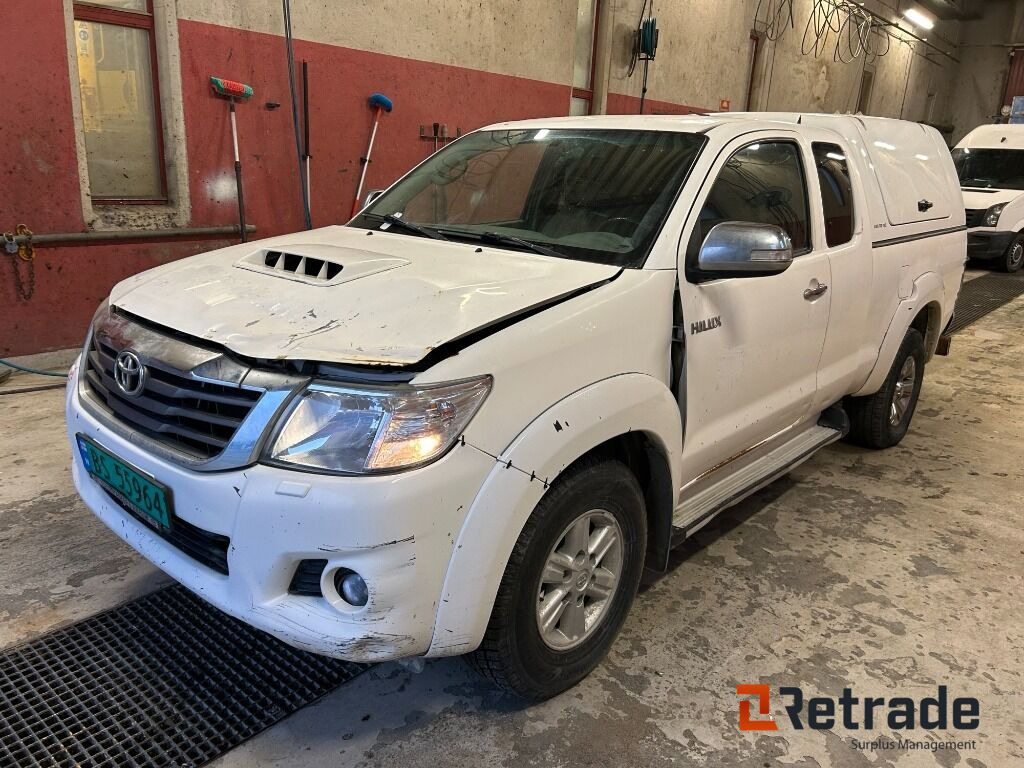 Bil Toyota Hilux 4wd N2 - Veturë: foto 2 Bil Toyota Hilux 4wd N2 - Veturë: foto 2