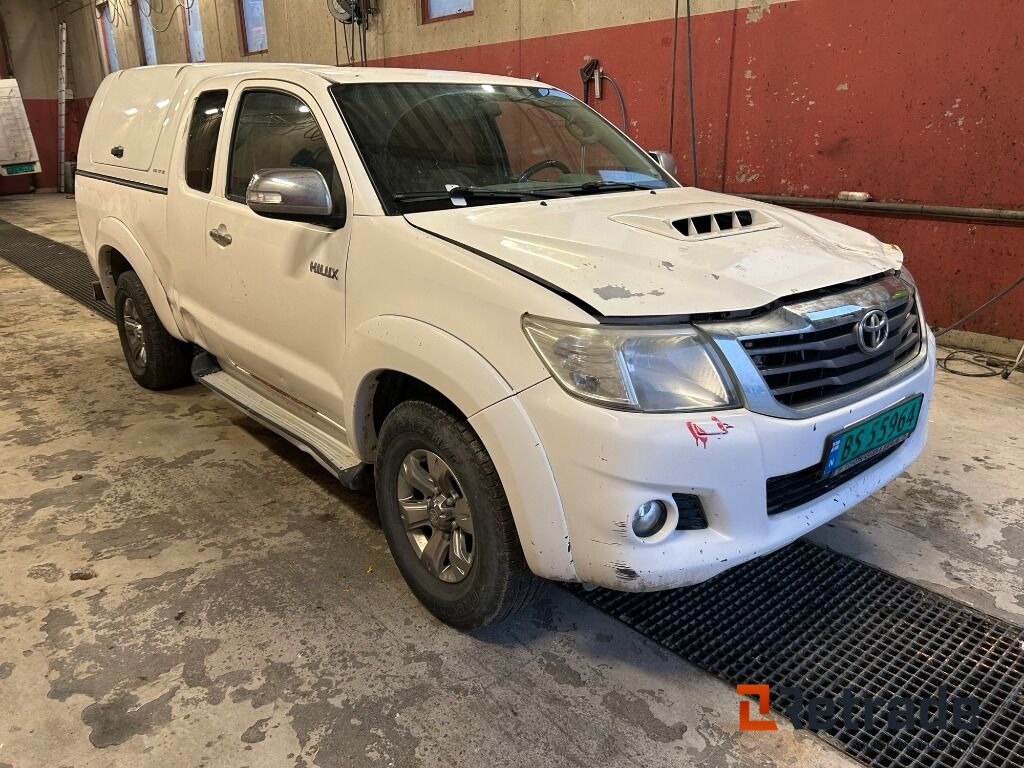 Bil Toyota Hilux 4wd N2 - Veturë: foto 1 Bil Toyota Hilux 4wd N2 - Veturë: foto 1