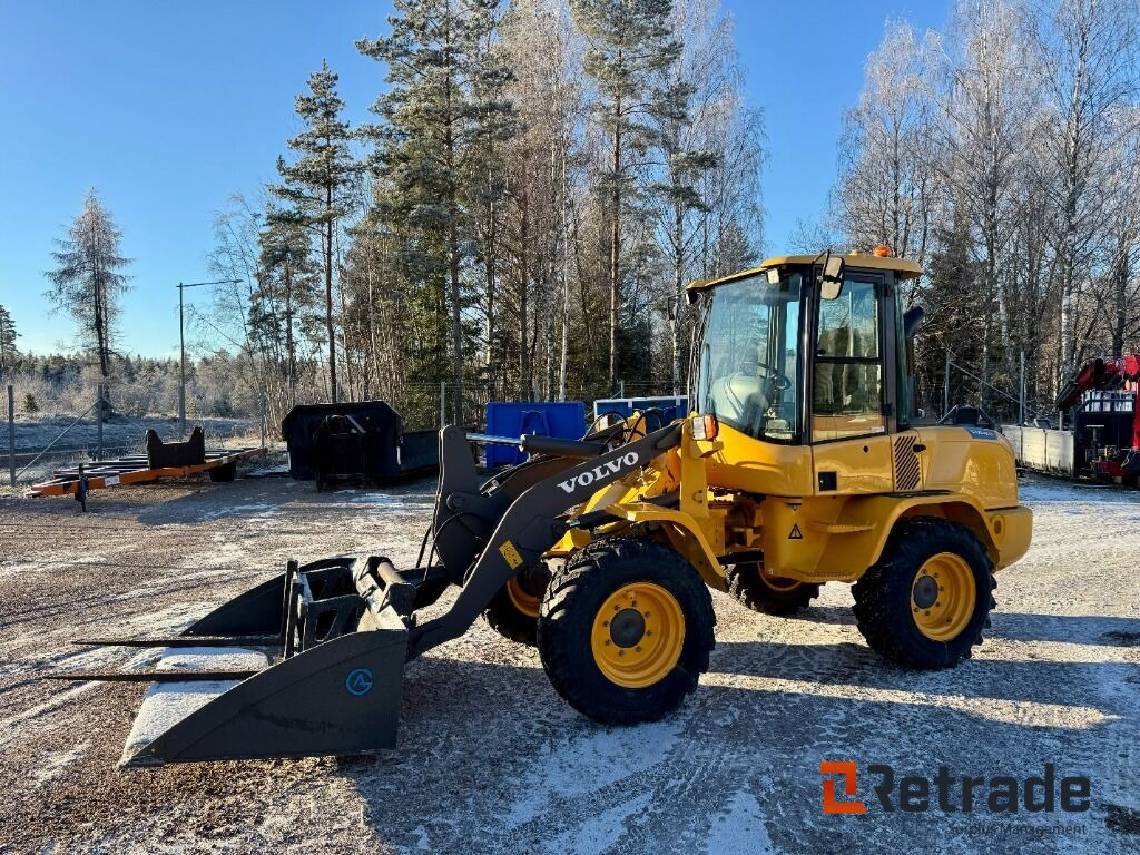 Hjullastare Volvo L30G med redskap - Makineri ndërtimi: foto 1 Hjullastare Volvo L30G med redskap - Makineri ndërtimi: foto 1
