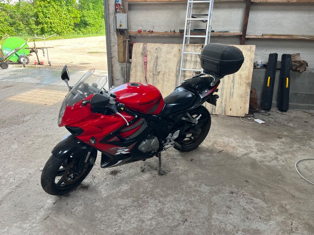 Motorcykel HYOSUNG -GT 650 R GT 650 R - Motoçikleta: foto 1 Motorcykel HYOSUNG -GT 650 R GT 650 R - Motoçikleta: foto 1
