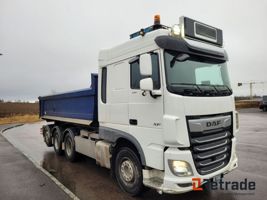 Tridem lastväxlare med flak Daf XF530 FAW Euro 6, låga mil -2022 - Kamion vetëshkarkues: foto 2 Tridem lastväxlare med flak Daf XF530 FAW Euro 6, låga mil -2022 - Kamion vetëshkarkues: foto 2