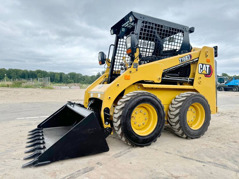 Cat 216B3 - New / Unused / Extra Hydraulic - Mini fadrom: foto 1 Cat 216B3 - New / Unused / Extra Hydraulic - Mini fadrom: foto 1