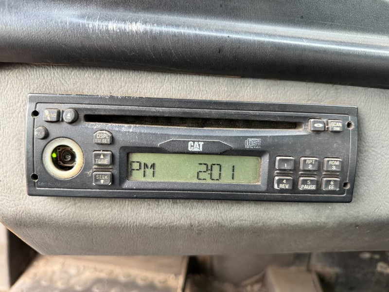 Shkarkues teleskopik Cat 740 - Automatic Greasing / Body Heating / AC: foto 11