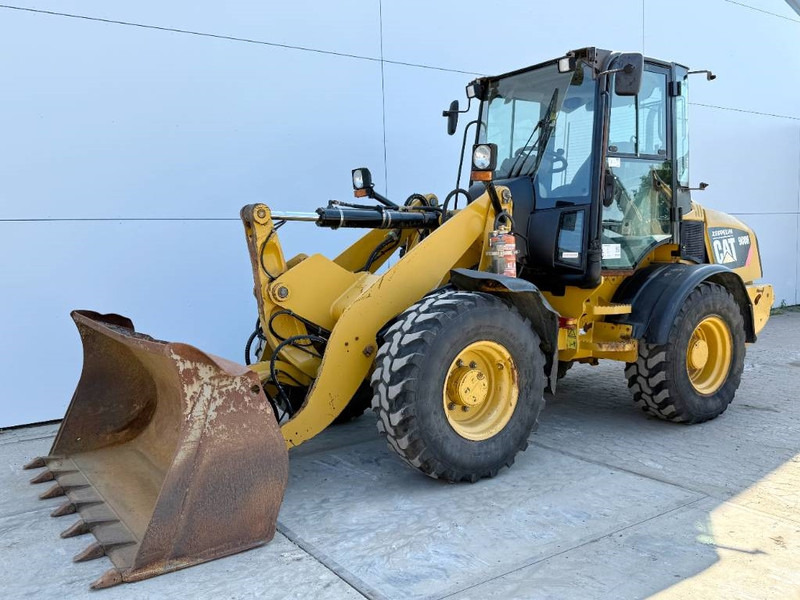 Cat 908H - Quick Coupler / Automatic Greasing - Fadrom me goma: foto 2 Cat 908H - Quick Coupler / Automatic Greasing - Fadrom me goma: foto 2