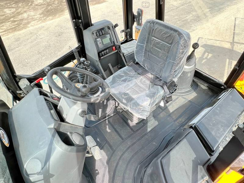 JCB 3DX / 3CX Plus 4WD - 4/1 Bucket / Hammer Lines - Fadromë me shkarkim nga prapa: foto 5 JCB 3DX / 3CX Plus 4WD - 4/1 Bucket / Hammer Lines - Fadromë me shkarkim nga prapa: foto 5