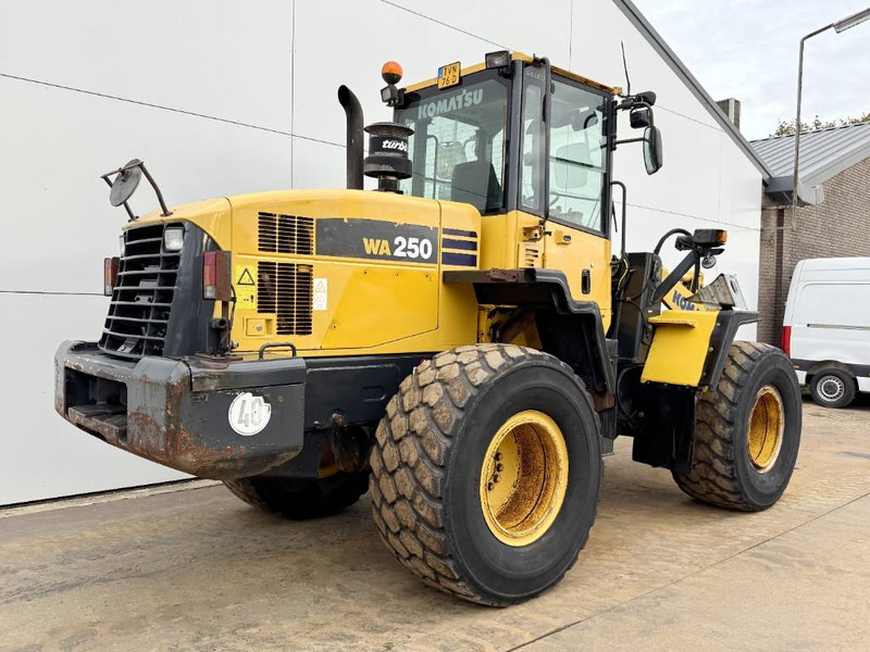 Komatsu WA250-5 - Dutch Machine / 3rd Function - Fadrom me goma: foto 5 Komatsu WA250-5 - Dutch Machine / 3rd Function - Fadrom me goma: foto 5