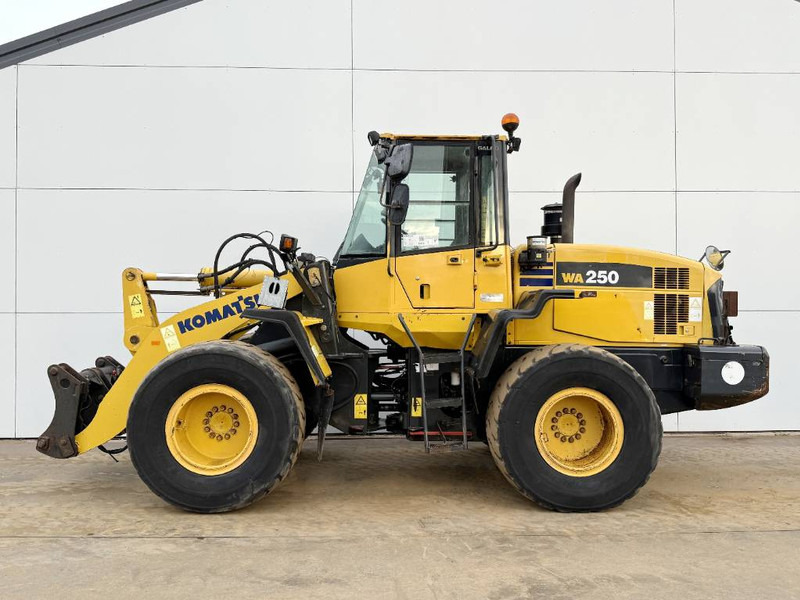 Komatsu WA250-5 - Dutch Machine / 3rd Function - Fadrom me goma: foto 1 Komatsu WA250-5 - Dutch Machine / 3rd Function - Fadrom me goma: foto 1