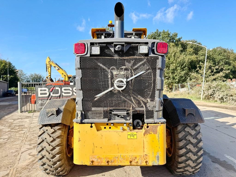 Volvo G960B - 4.90 Meter Blade / Backup Camera - Makinë niveluese: foto 3 Volvo G960B - 4.90 Meter Blade / Backup Camera - Makinë niveluese: foto 3