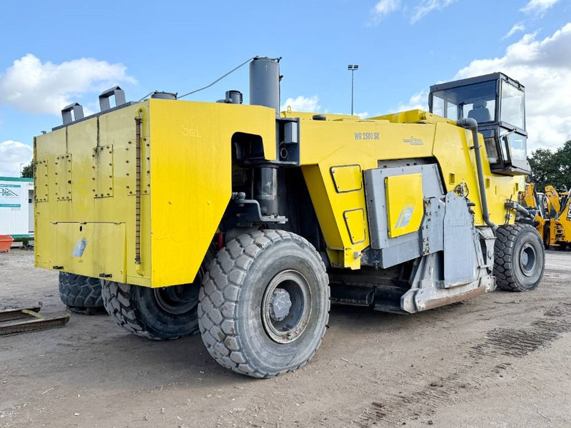 Wirtgen WR2500SK - Dutch Machine / Extra Miller and Tires - Makineri asfalti: foto 4 Wirtgen WR2500SK - Dutch Machine / Extra Miller and Tires - Makineri asfalti: foto 4