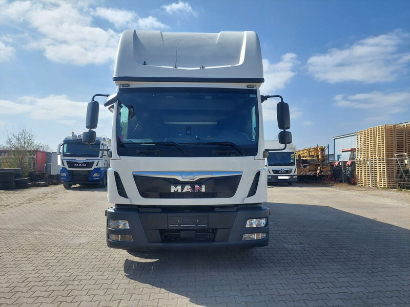 MAN TGL 8.220 - Kamion me tendë: foto 3 MAN TGL 8.220 - Kamion me tendë: foto 3