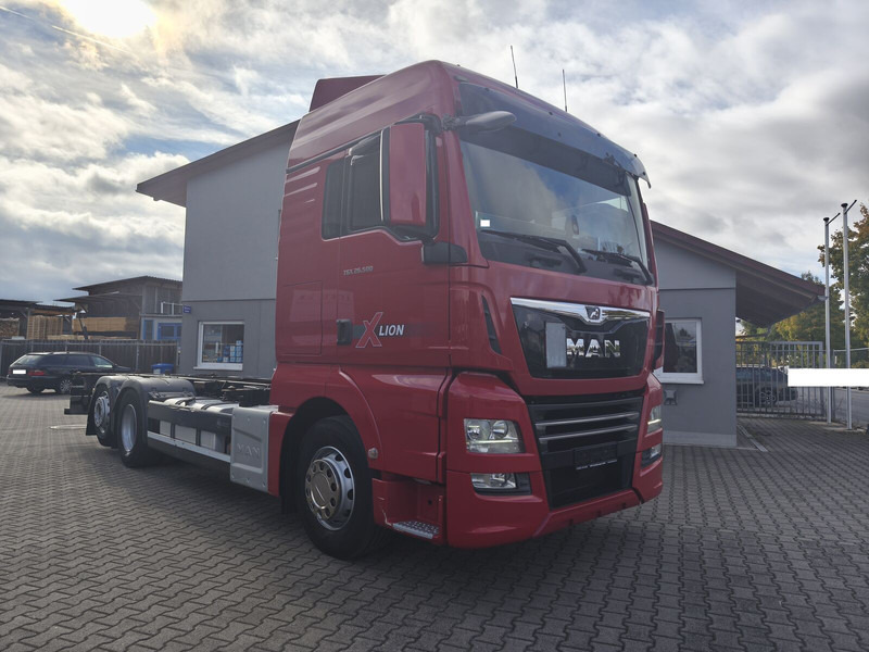MAN TGX 26.500 BDF 6x2 Euro 6 Retarder Standard Lift+Lenk Euro 6 (29 - Kamion kabinë-shasi: foto 2 MAN TGX 26.500 BDF 6x2 Euro 6 Retarder Standard Lift+Lenk Euro 6 (29 - Kamion kabinë-shasi: foto 2