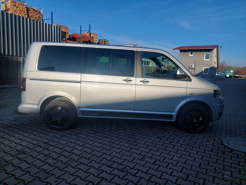 Volkswagen Transporter Multivan AHK Doppelklima Tisch Leder 7-Sitzer - Minibus, Furgon pasagjerësh: foto 4 Volkswagen Transporter Multivan AHK Doppelklima Tisch Leder 7-Sitzer - Minibus, Furgon pasagjerësh: foto 4