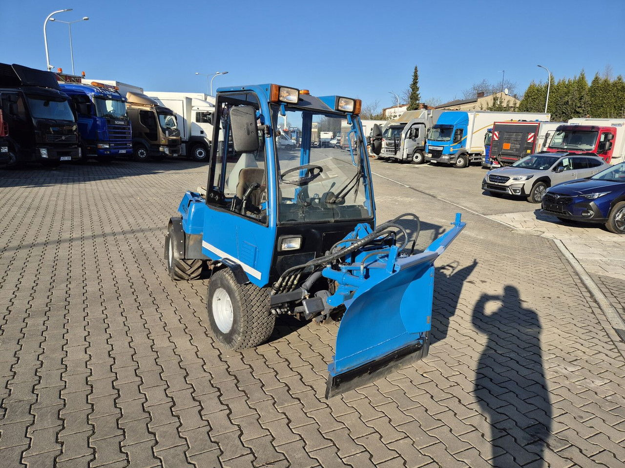 Holder C245 4WD / Tool carrier / Snow plow / PTO Front AN D Rear / 4X4 / - Traktor komunal: foto 5 Holder C245 4WD / Tool carrier / Snow plow / PTO Front AN D Rear / 4X4 / - Traktor komunal: foto 5