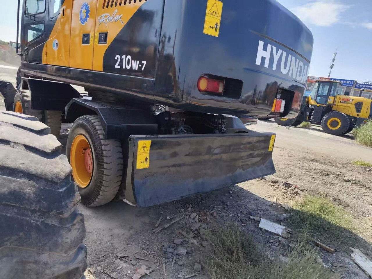Hyundai R210-7 - Ekskavator me goma: foto 5 Hyundai R210-7 - Ekskavator me goma: foto 5