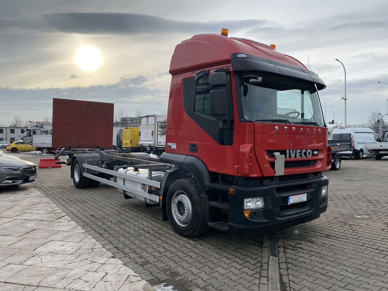 IVECO Stralis 360 AT 190 / Euro 5 / NEW Service / Long Frame - Kamion kabinë-shasi: foto 2 IVECO Stralis 360 AT 190 / Euro 5 / NEW Service / Long Frame - Kamion kabinë-shasi: foto 2