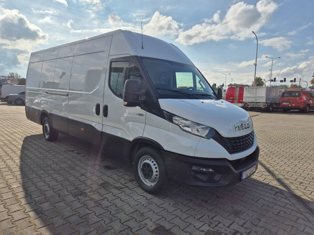 Iveco Daily 35S14 L4H3 - Furgon: foto 4 Iveco Daily 35S14 L4H3 - Furgon: foto 4