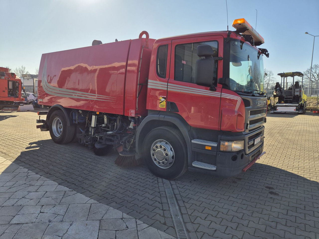 Scania P230 4X2 / Sweeper / Johnston VX800 / Sprayer / LOW Mileage / Scania P230 4X2 / Sweeper / Johnston VX800 / Sprayer / LOW Mileage / - Makinë fshirëse për rrugët: foto 5 Scania P230 4X2 / Sweeper / Johnston VX800 / Sprayer / LOW Mileage / Scania P230 4X2 / Sweeper / Johnston VX800 / Sprayer / LOW Mileage / - Makinë fshirëse për rrugët: foto 5