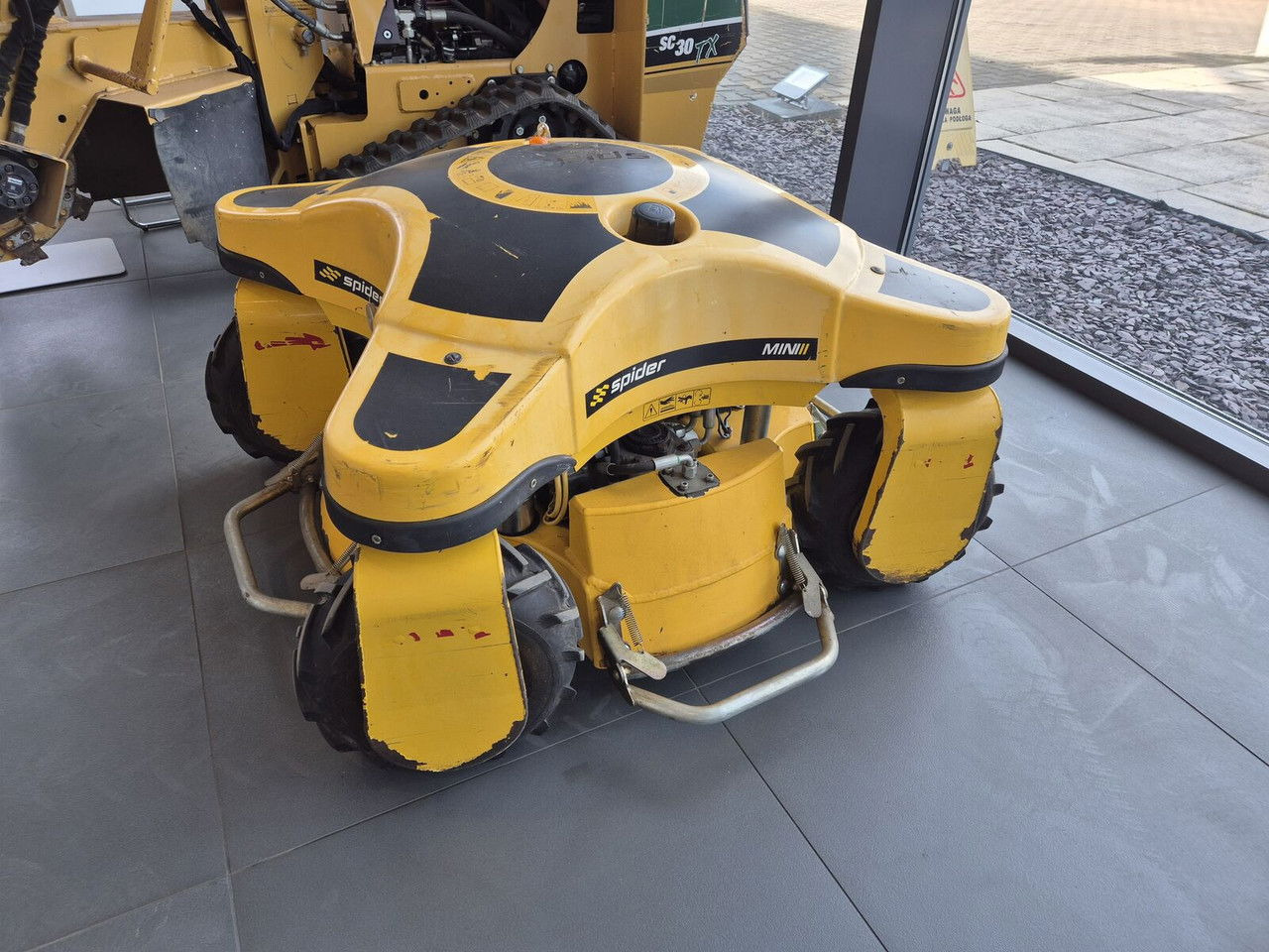 Spider MINI Mini Spider II - Korrëse bari i kopshtit: foto 1 Spider MINI Mini Spider II - Korrëse bari i kopshtit: foto 1