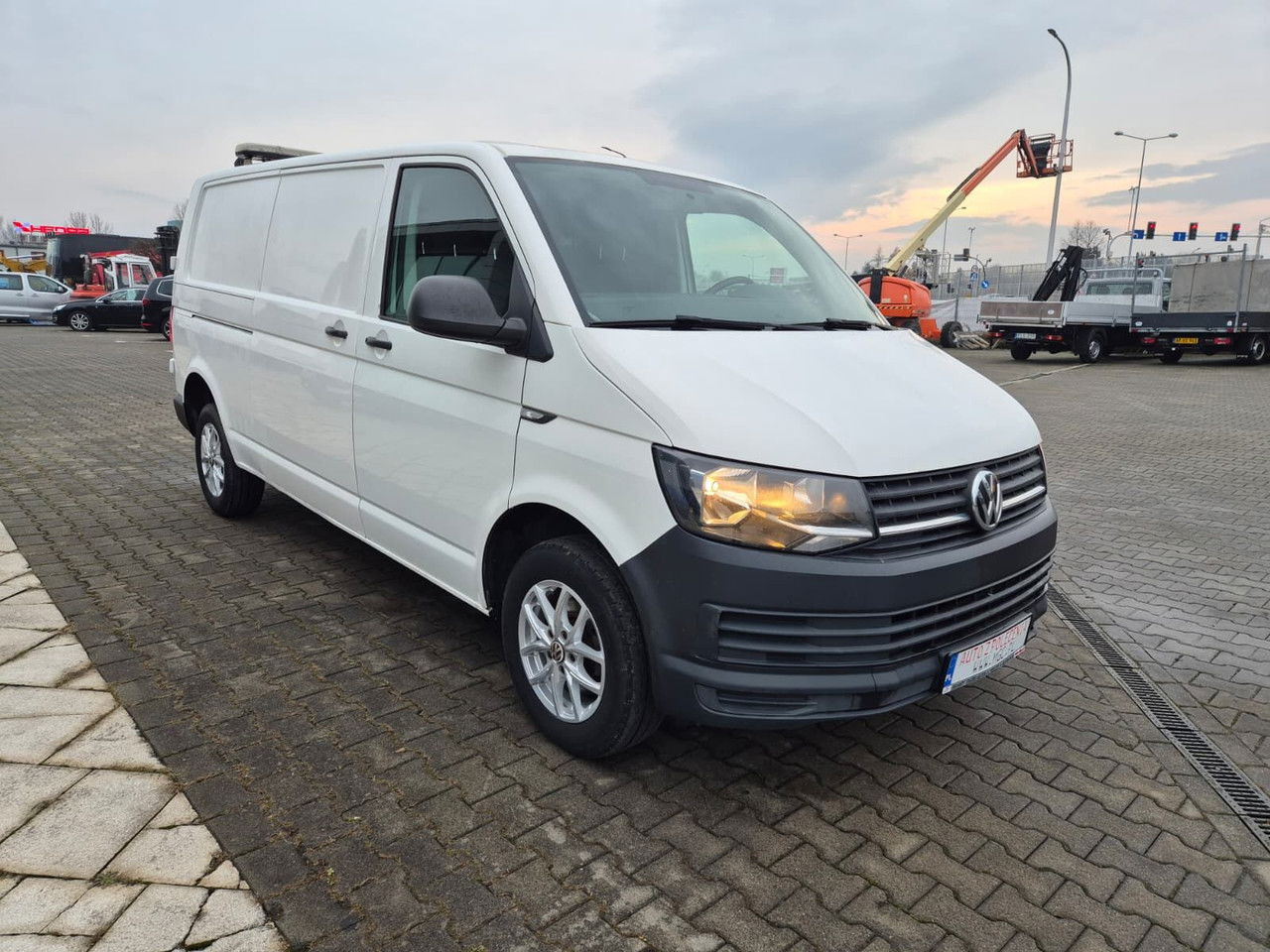 Volkswagen Transporter T6 2.0 TDi DSG / 1 Owner / Long / Serviced - Furgon i vogël: foto 4 Volkswagen Transporter T6 2.0 TDi DSG / 1 Owner / Long / Serviced - Furgon i vogël: foto 4