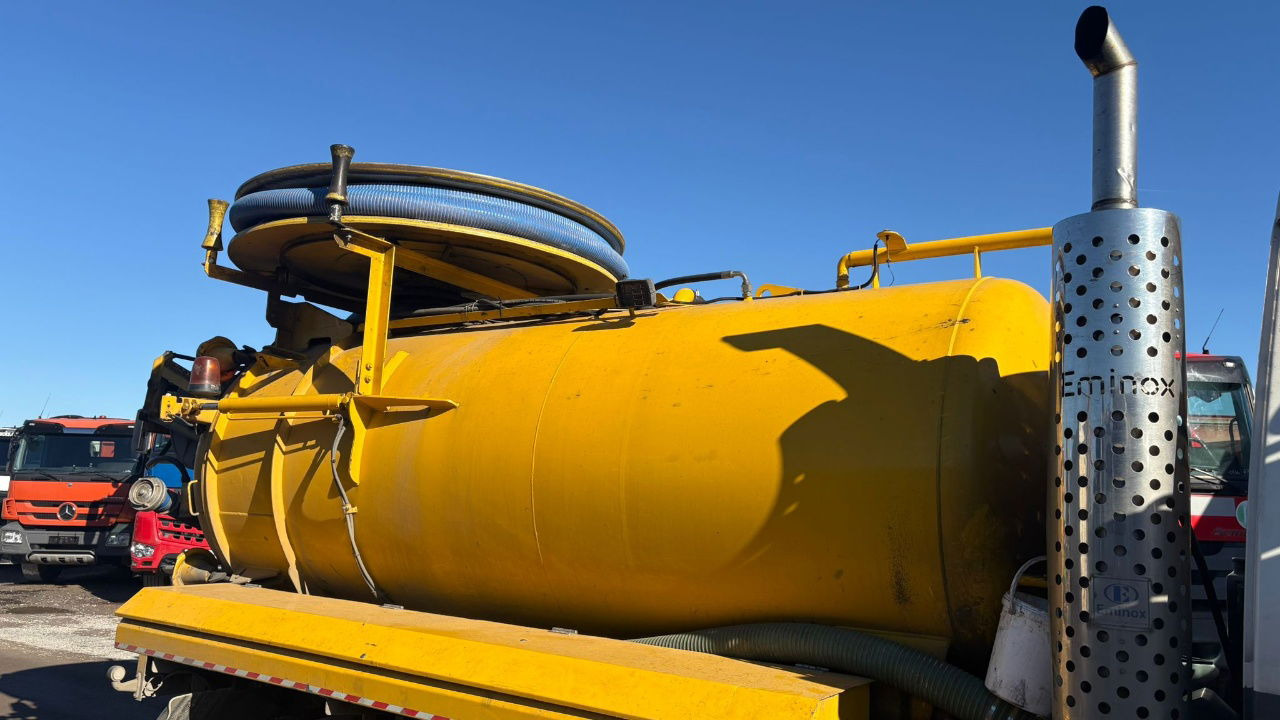 DAF AE55 4x2 vacuum + pressure truck - 8000 liters - Kamion me vakuum: foto 4 DAF AE55 4x2 vacuum + pressure truck - 8000 liters - Kamion me vakuum: foto 4