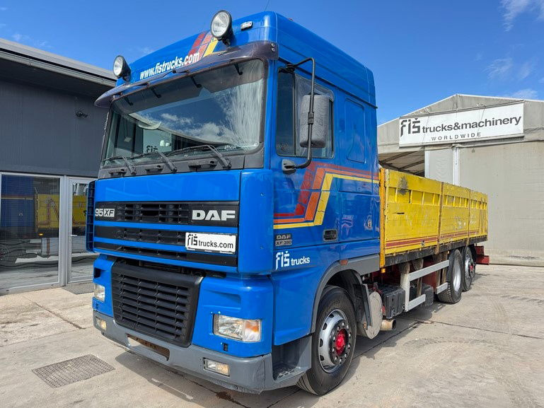 DAF XF 95.380 6X2 stake body - air condition - Kamion me karroceri të hapur: foto 1 DAF XF 95.380 6X2 stake body - air condition - Kamion me karroceri të hapur: foto 1