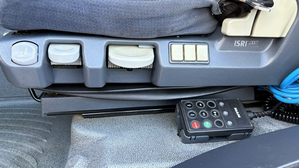 Gjysmë-kamion MAN TGA 18.430 4x2 tractor unit - new tyres: foto 15