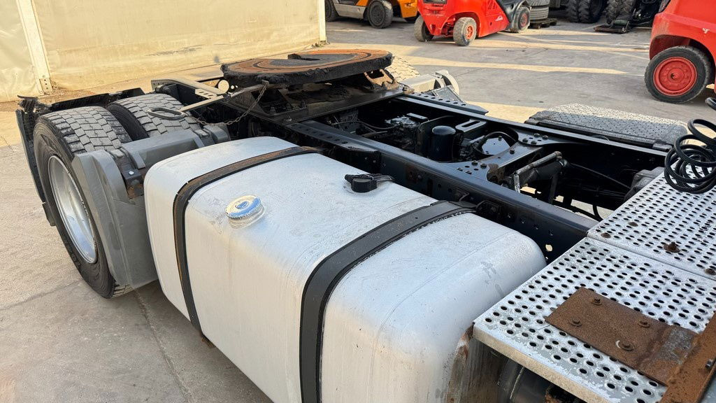 Mercedes-Benz Actros 1844 4x2 tractor unit - retarder - Gjysmë-kamion: foto 4 Mercedes-Benz Actros 1844 4x2 tractor unit - retarder - Gjysmë-kamion: foto 4