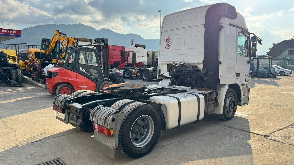 Mercedes-Benz Actros 1844 4x2 tractor unit - retarder - Gjysmë-kamion: foto 5 Mercedes-Benz Actros 1844 4x2 tractor unit - retarder - Gjysmë-kamion: foto 5