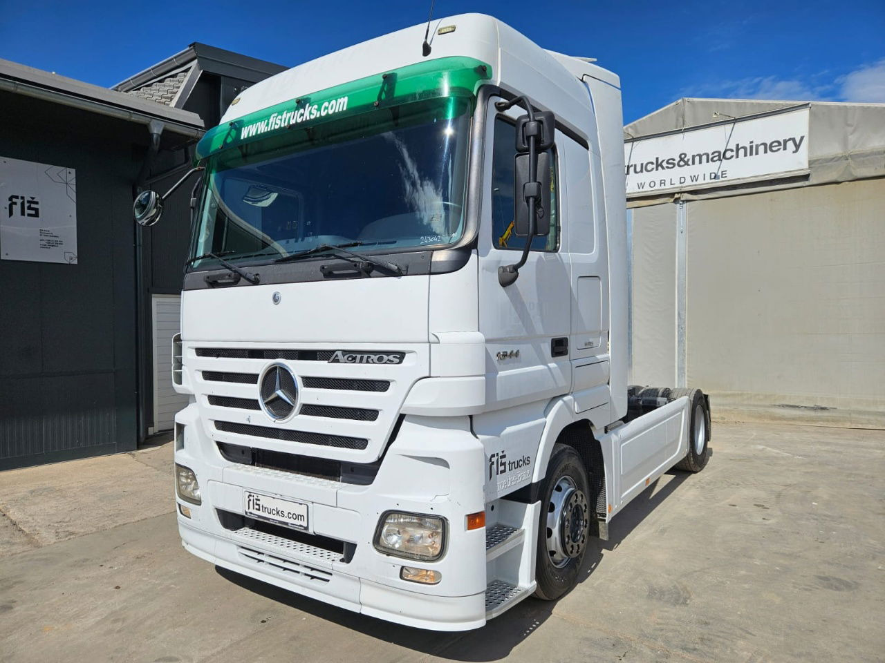 Mercedes-Benz Actros 1844 LS 4x2 tractor unit - Gjysmë-kamion: foto 1 Mercedes-Benz Actros 1844 LS 4x2 tractor unit - Gjysmë-kamion: foto 1