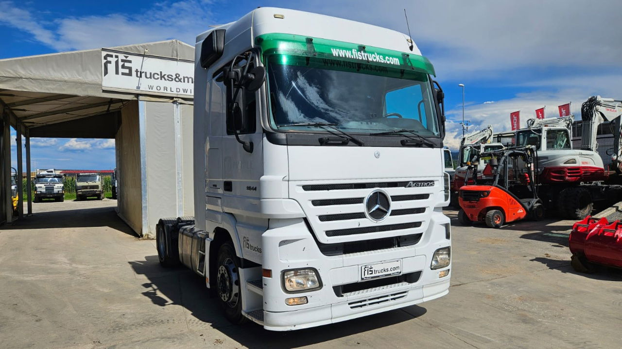 Mercedes-Benz Actros 1844 LS 4x2 tractor unit - Gjysmë-kamion: foto 3 Mercedes-Benz Actros 1844 LS 4x2 tractor unit - Gjysmë-kamion: foto 3
