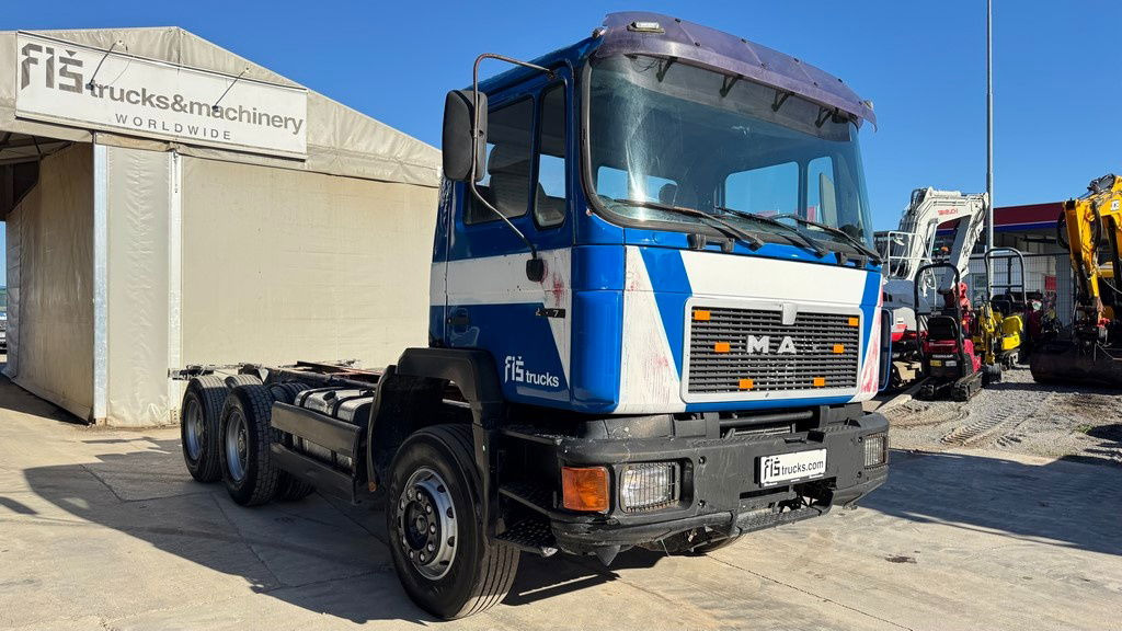 MAN 25.272 6x4 chassis- complete spring - Kamion kabinë-shasi: foto 3 MAN 25.272 6x4 chassis- complete spring - Kamion kabinë-shasi: foto 3