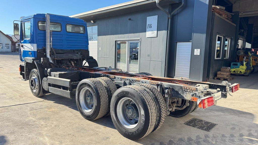 MAN 25.272 6x4 chassis- complete spring - Kamion kabinë-shasi: foto 4 MAN 25.272 6x4 chassis- complete spring - Kamion kabinë-shasi: foto 4