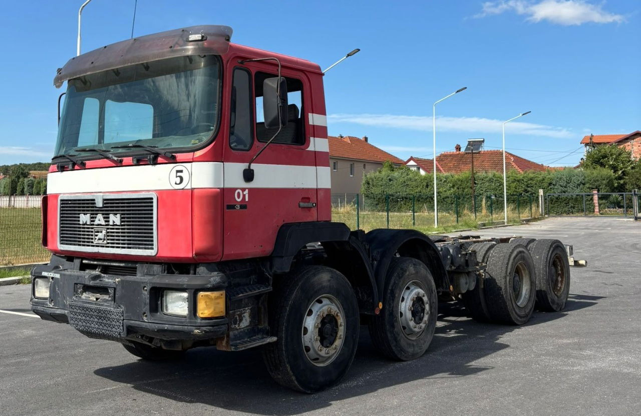 MAN 32.322 8x4 chassis - spring - Kamion kabinë-shasi: foto 1 MAN 32.322 8x4 chassis - spring - Kamion kabinë-shasi: foto 1