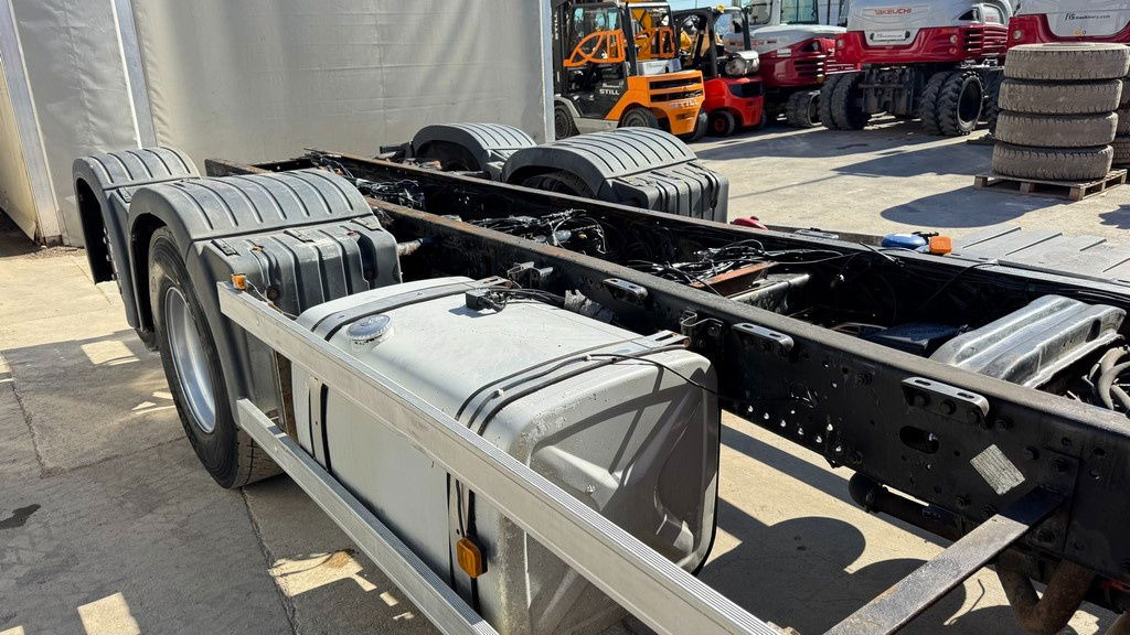 MAN TGA 26.460 6X2 chassis - lifitng axle - Kamion kabinë-shasi: foto 4 MAN TGA 26.460 6X2 chassis - lifitng axle - Kamion kabinë-shasi: foto 4