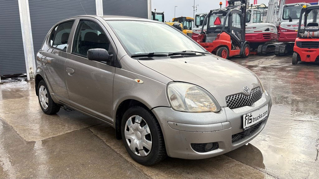 Toyota Yaris 1.3 - Petrol - 5 Doors - AC - Makineritë e tjera: foto 2 Toyota Yaris 1.3 - Petrol - 5 Doors - AC - Makineritë e tjera: foto 2