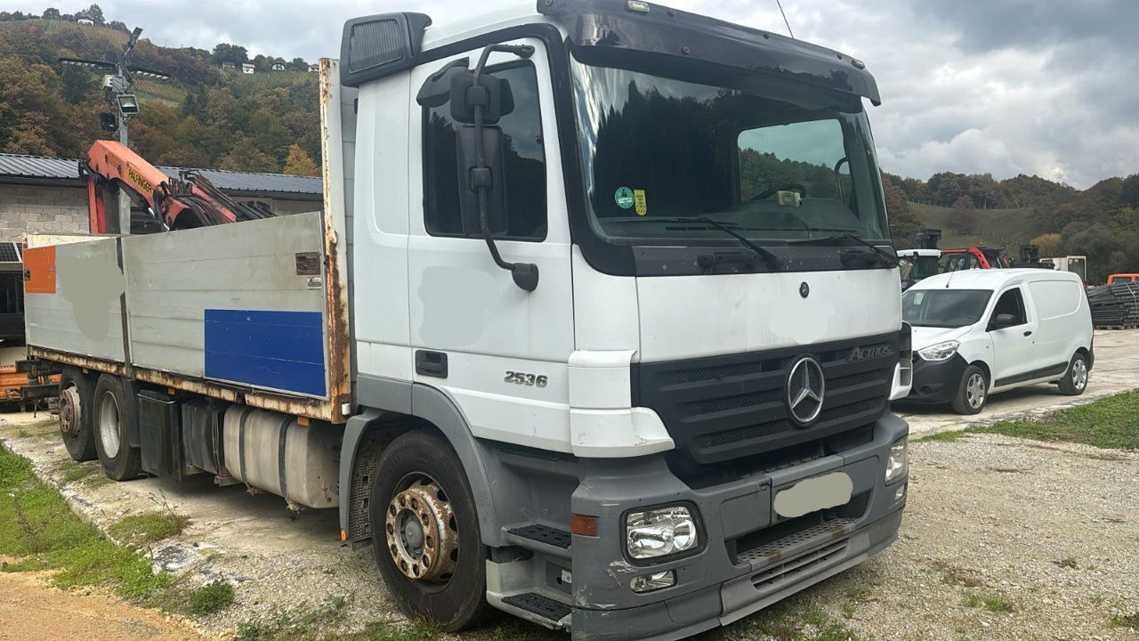 Mercedes-Benz Actros 2536 L 6x2 stake body - lifting axle - Kamion me karroceri të hapur: foto 2 Mercedes-Benz Actros 2536 L 6x2 stake body - lifting axle - Kamion me karroceri të hapur: foto 2