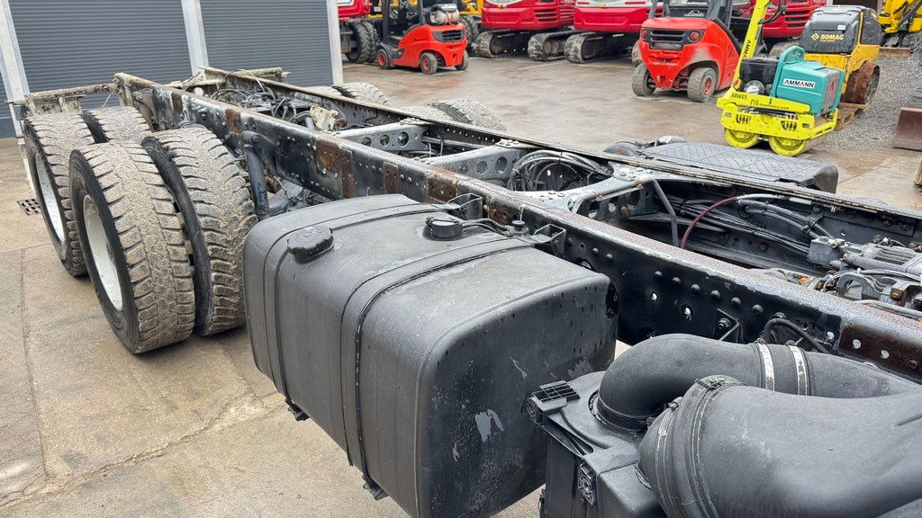 Mercedes-Benz Actros 3331 B 6x4 chassis - big axle - Kamion kabinë-shasi: foto 3 Mercedes-Benz Actros 3331 B 6x4 chassis - big axle - Kamion kabinë-shasi: foto 3