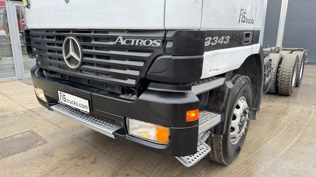 Mercedes-Benz Actros 3331 B 6x4 chassis - big axle - Kamion kabinë-shasi: foto 2 Mercedes-Benz Actros 3331 B 6x4 chassis - big axle - Kamion kabinë-shasi: foto 2