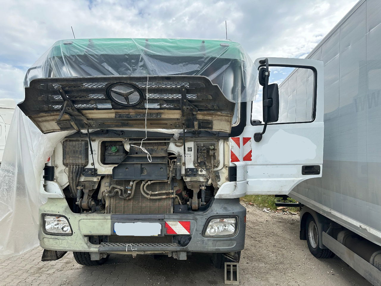 Mercedes-Benz Actros 4141 K 8x6 mulda tipper - damaged - Kamion vetëshkarkues: foto 4 Mercedes-Benz Actros 4141 K 8x6 mulda tipper - damaged - Kamion vetëshkarkues: foto 4