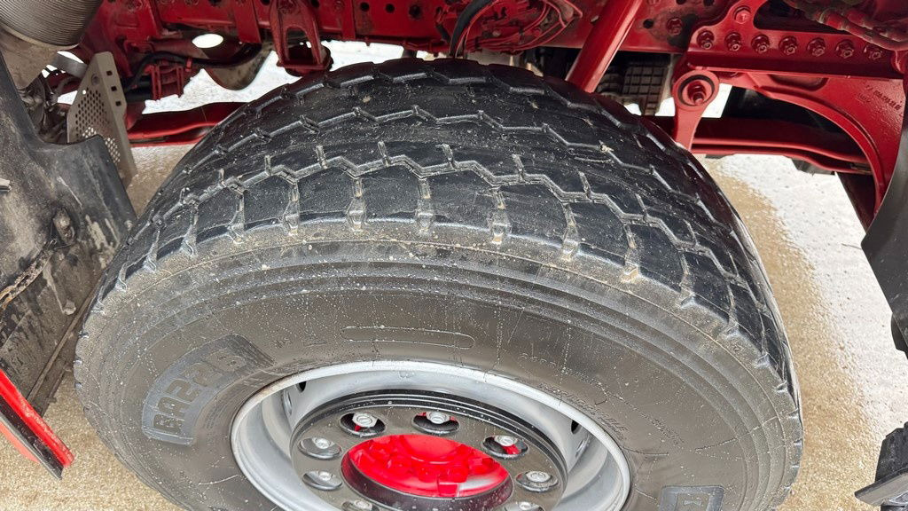 Mercedes-Benz Arocs 2651 6X4 meiller bordmatic tipper - Kamion vetëshkarkues: foto 4 Mercedes-Benz Arocs 2651 6X4 meiller bordmatic tipper - Kamion vetëshkarkues: foto 4