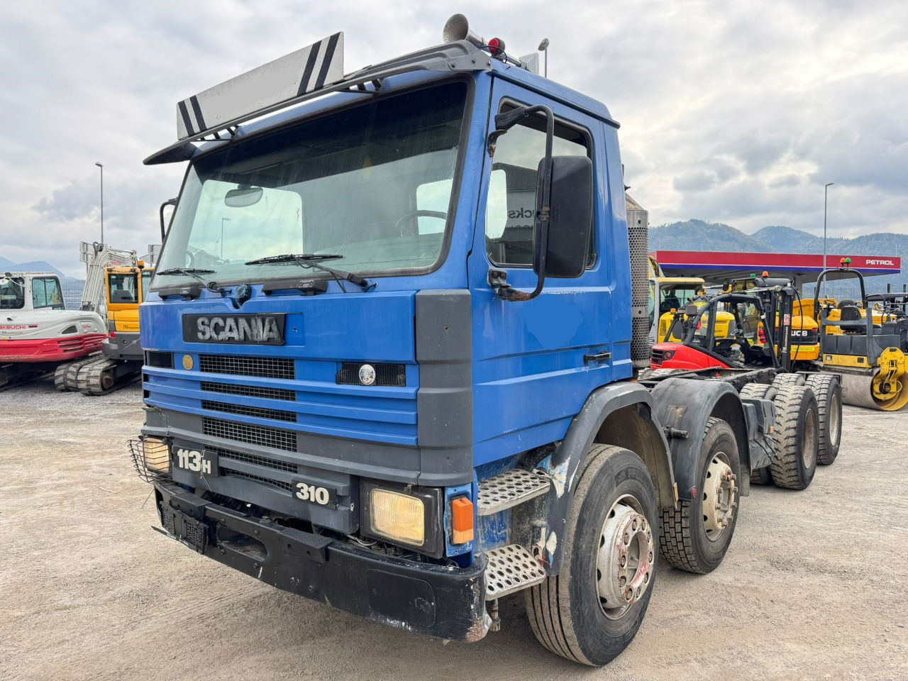 Scania 113H 310 8x4 chassis - full spring - Kamion kabinë-shasi: foto 1 Scania 113H 310 8x4 chassis - full spring - Kamion kabinë-shasi: foto 1
