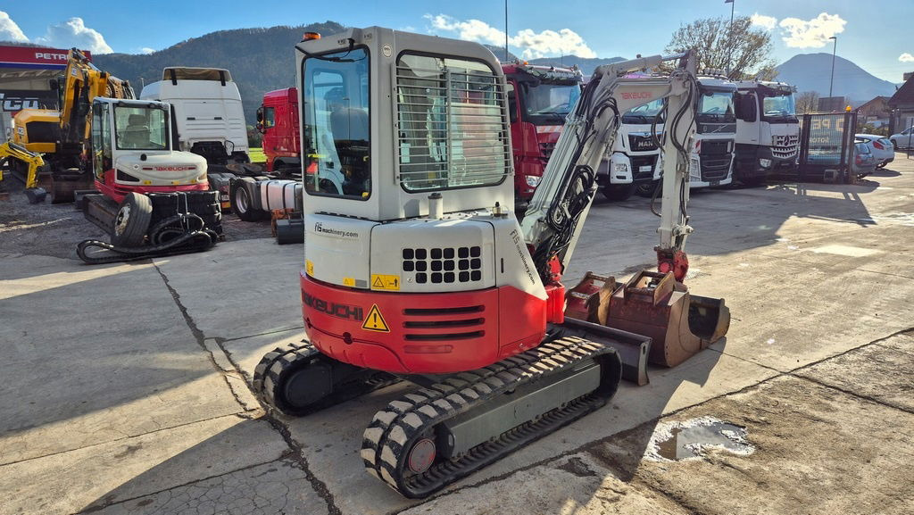 Takeuchi TB138FR - Powertilt - 3X Buckets - 2015 Year - Miniekskavator: foto 3 Takeuchi TB138FR - Powertilt - 3X Buckets - 2015 Year - Miniekskavator: foto 3